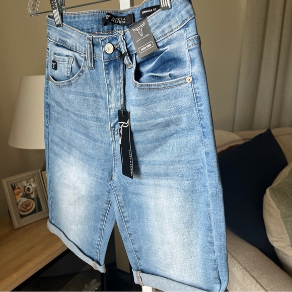 Lucky & Blessed Women’s High Rise Bermuda Fit Jean Shorts Size 4 NWT $20 - Picture 2 of 13